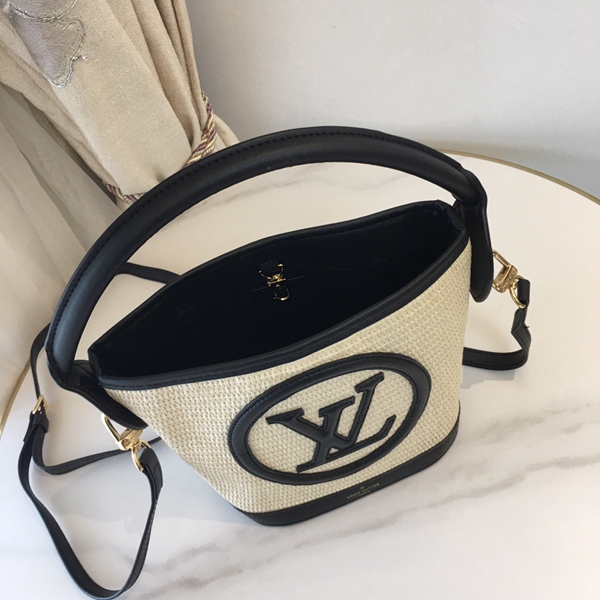 ルイヴィトンバッグ着用イメージ